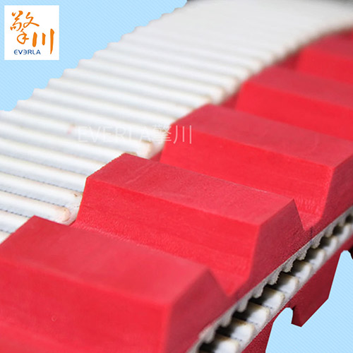 表面加紅膠開槽<a href='http://www.zhuex8.cn/' target='_blank'><u>PU同步帶</u></a>細(xì)節(jié)圖